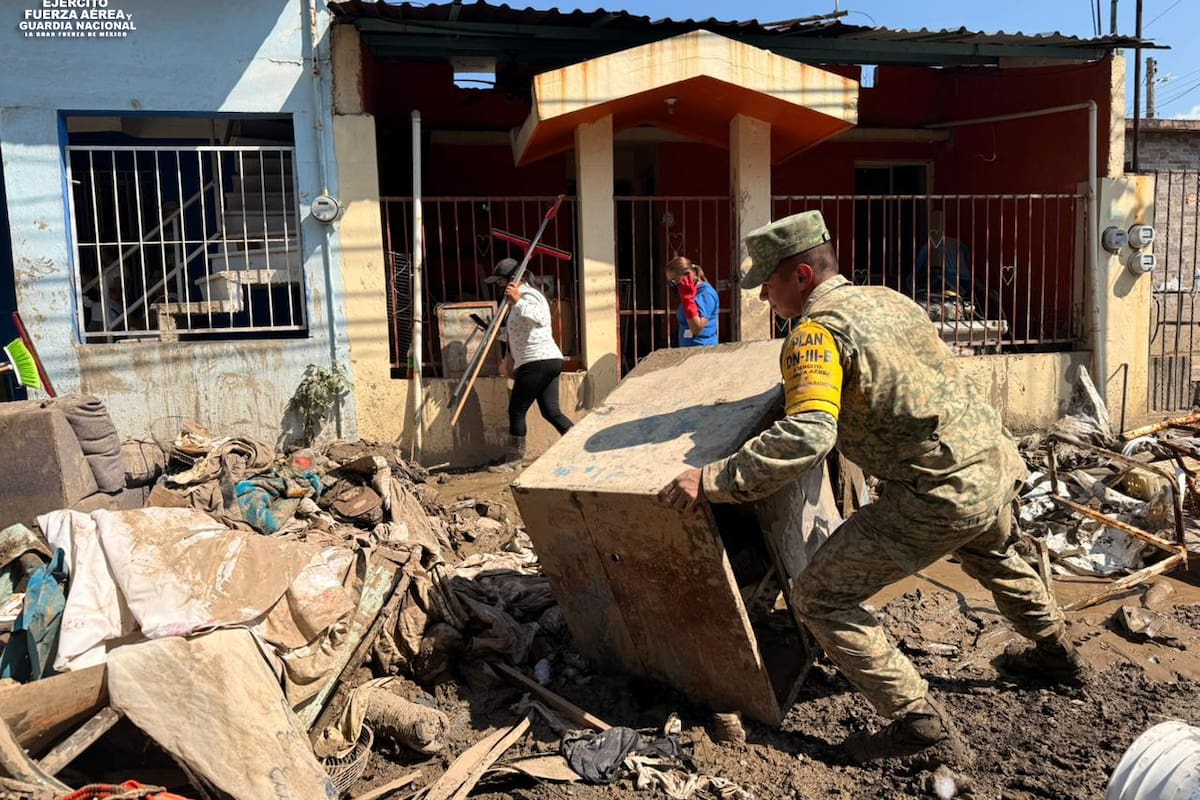 Continúan labores de ayuda humanitaria en Poza Rica, Veracruz tras inundaciones