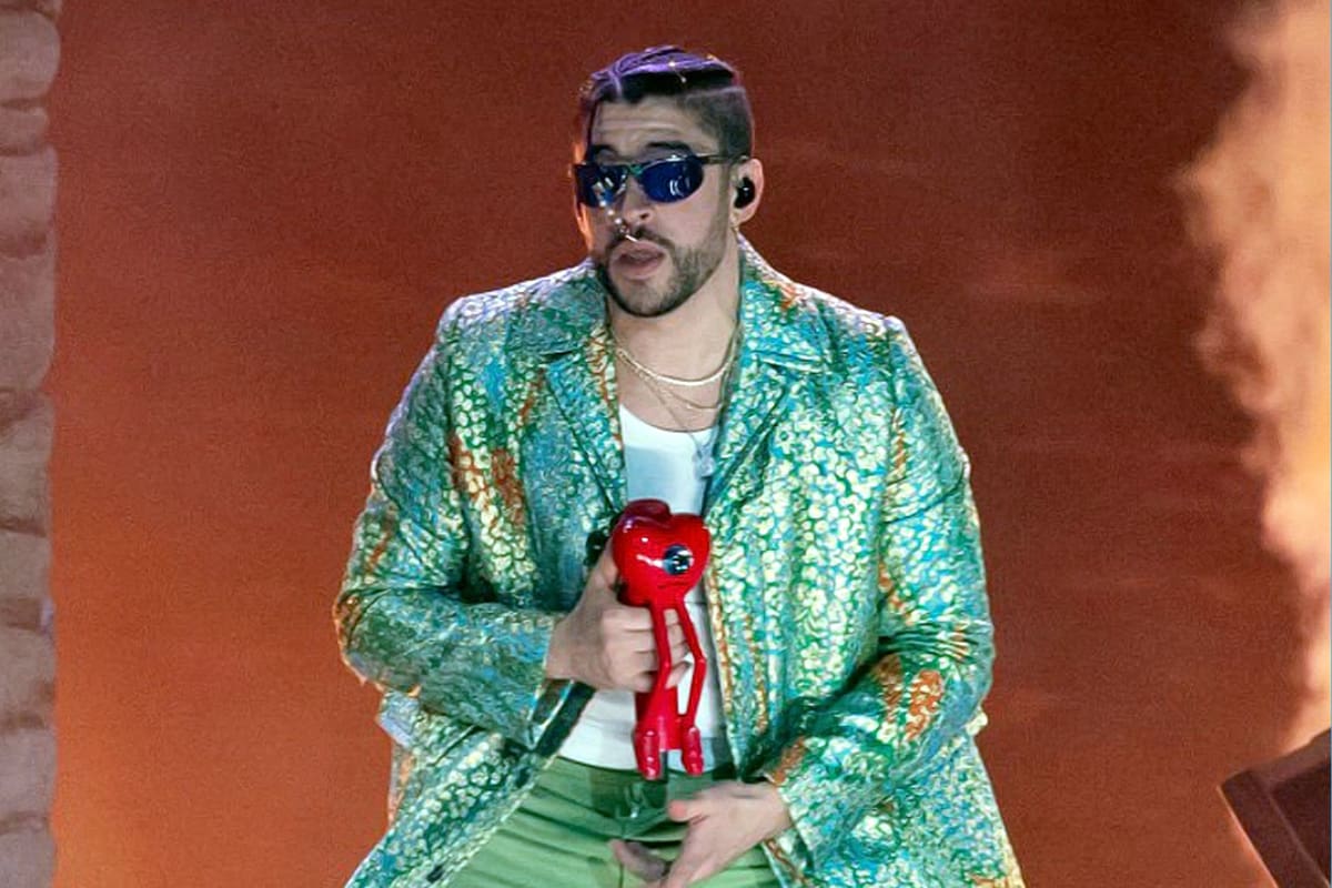 Bad Bunny se convierte en piloto de Red Bull por un día previo al Gran Premio de Mónaco