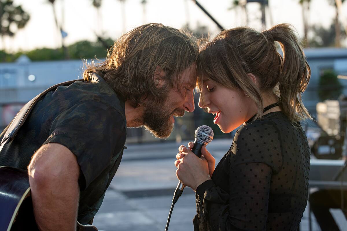 Lady Gaga confiesa que Bradley Cooper le susurraba al oído