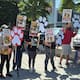 Activistas protestan en Tijuana para exigir información sobre dos perros adoptados por influencer
