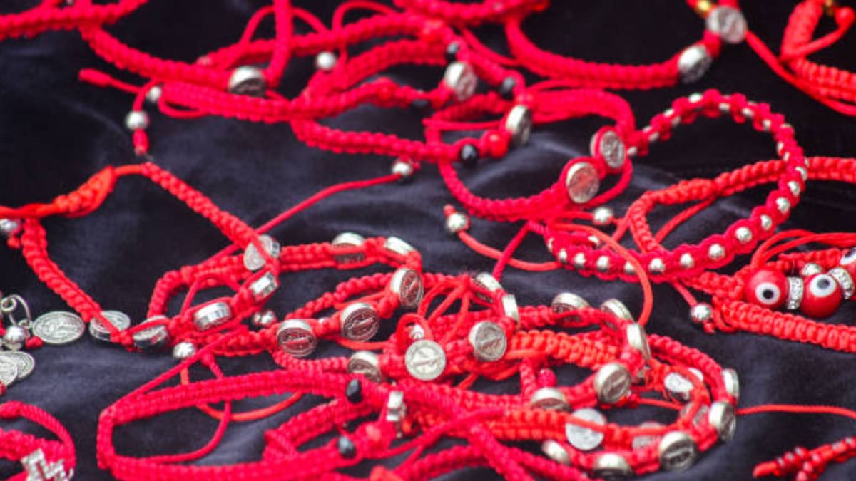 Pulseras rojas. Ilustrativa