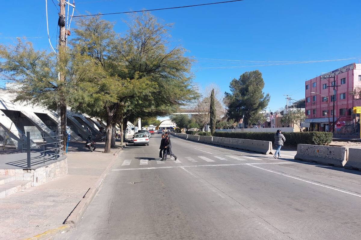 Lucen “solas” garitas de Nogales hacia EU