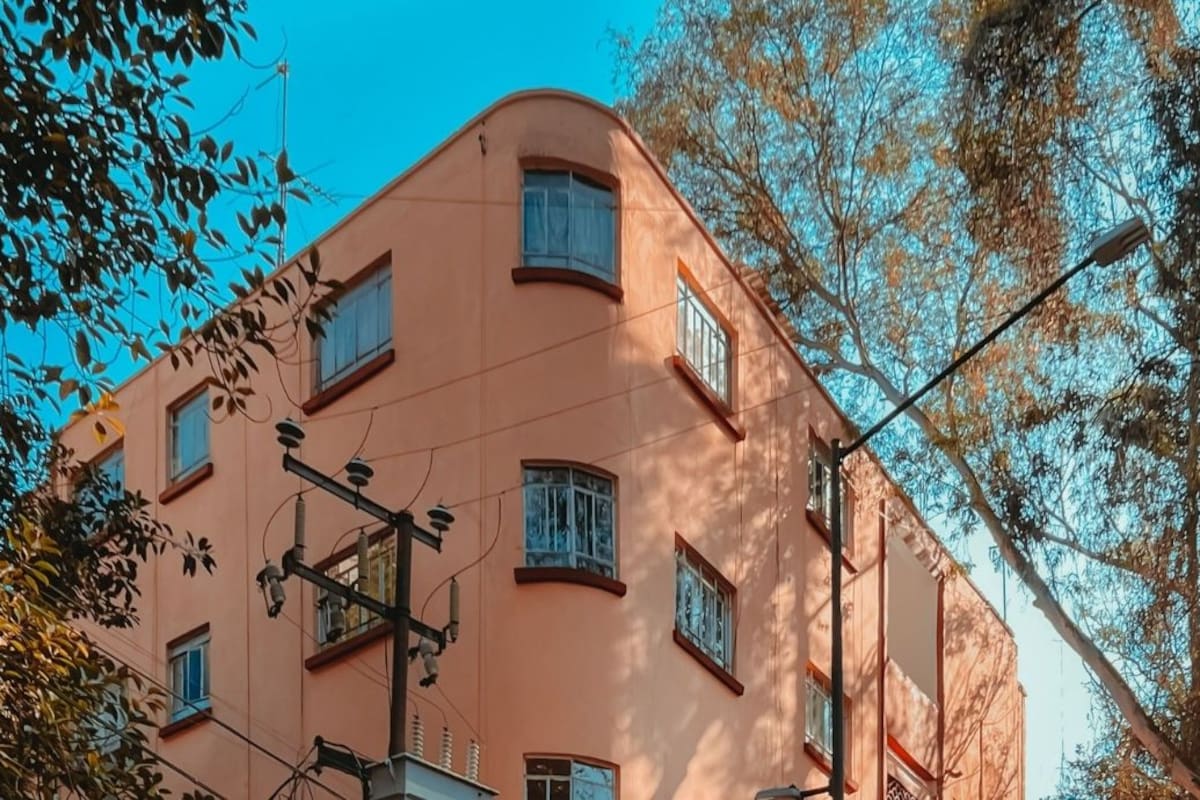 La Ley de Propiedad en Condominio de la CDMX permite publicar la lista de vecinos que no pagan mantenimiento en áreas comunes pero sanciona su difusión en internet o redes sociales