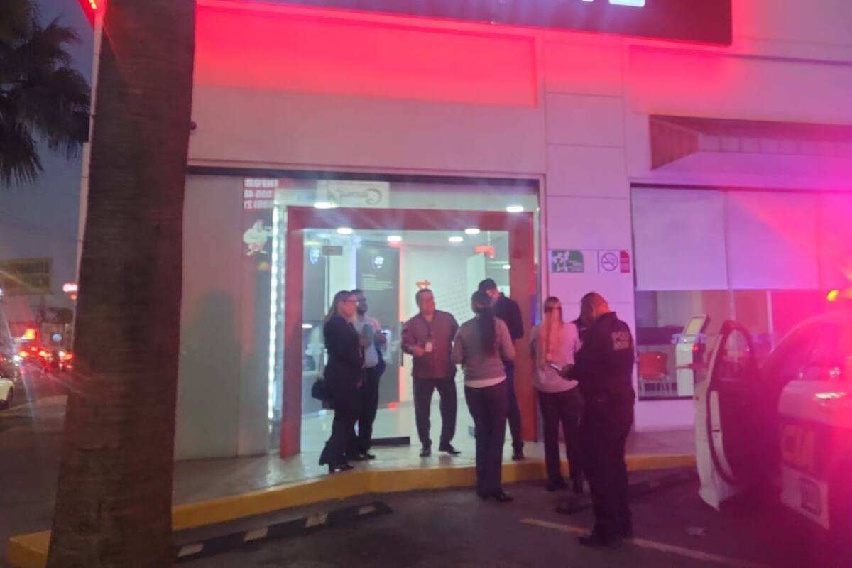 Asaltan a empleada de banco