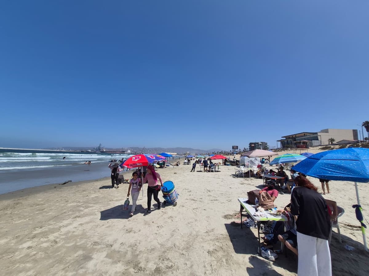 La final del Mundial pasó a segundo plano para algunos visitantes de Playa Hermosa, quienes optaron por disfrutar del mar y pasar el domingo en familia.
Fotos: Cortesía.