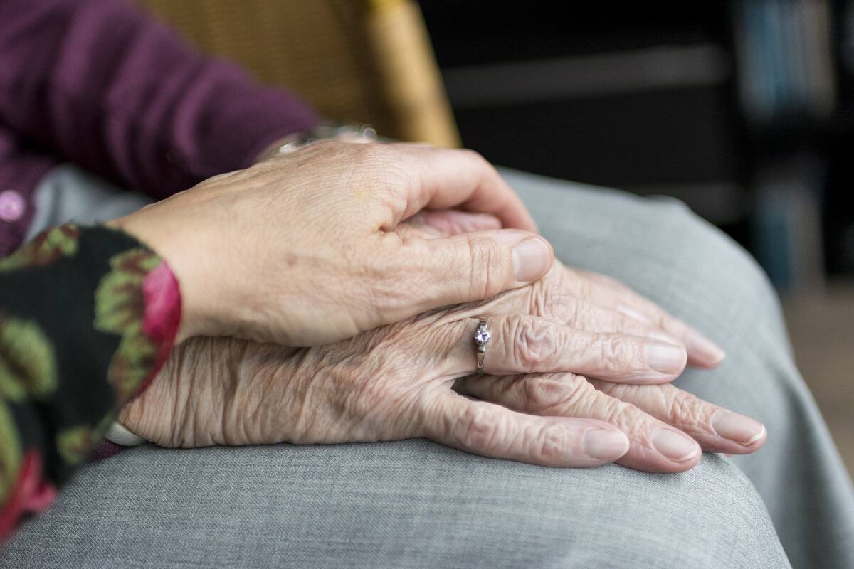 Se reencuentra accidentalmente con su hermana perdida hace 50 años tras contagiarse de Covid-19
