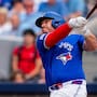 Alejandro Kirk celebra 7 años de su debut en MLB con jonrón y alcanza histórica cifra con Blue Jays