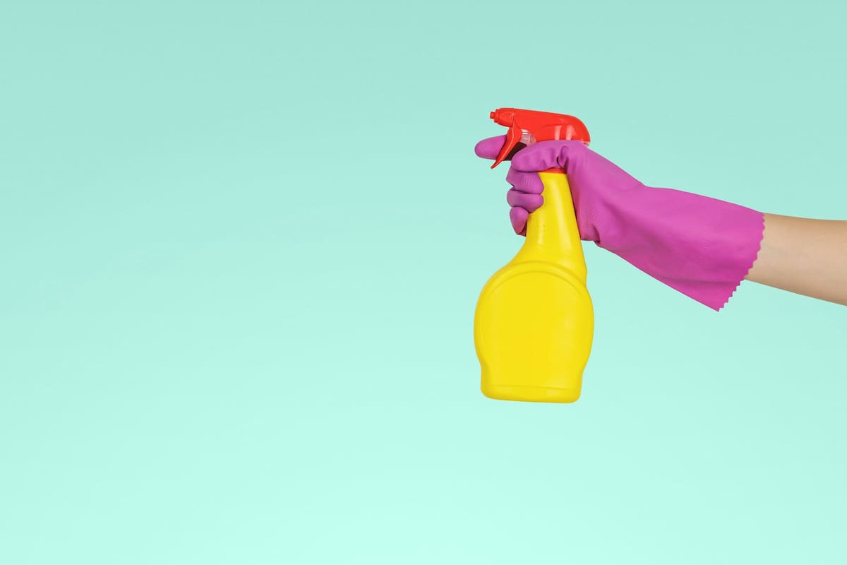 Productos de limpieza que pueden causar cáncer y deberías evitar, según experto