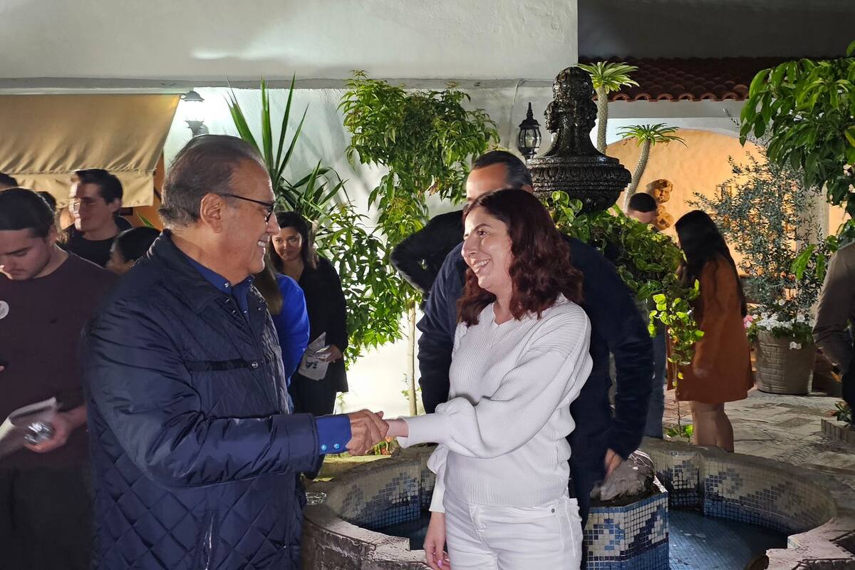 Intercambia Beltrones ideas con jóvenes profesionistas