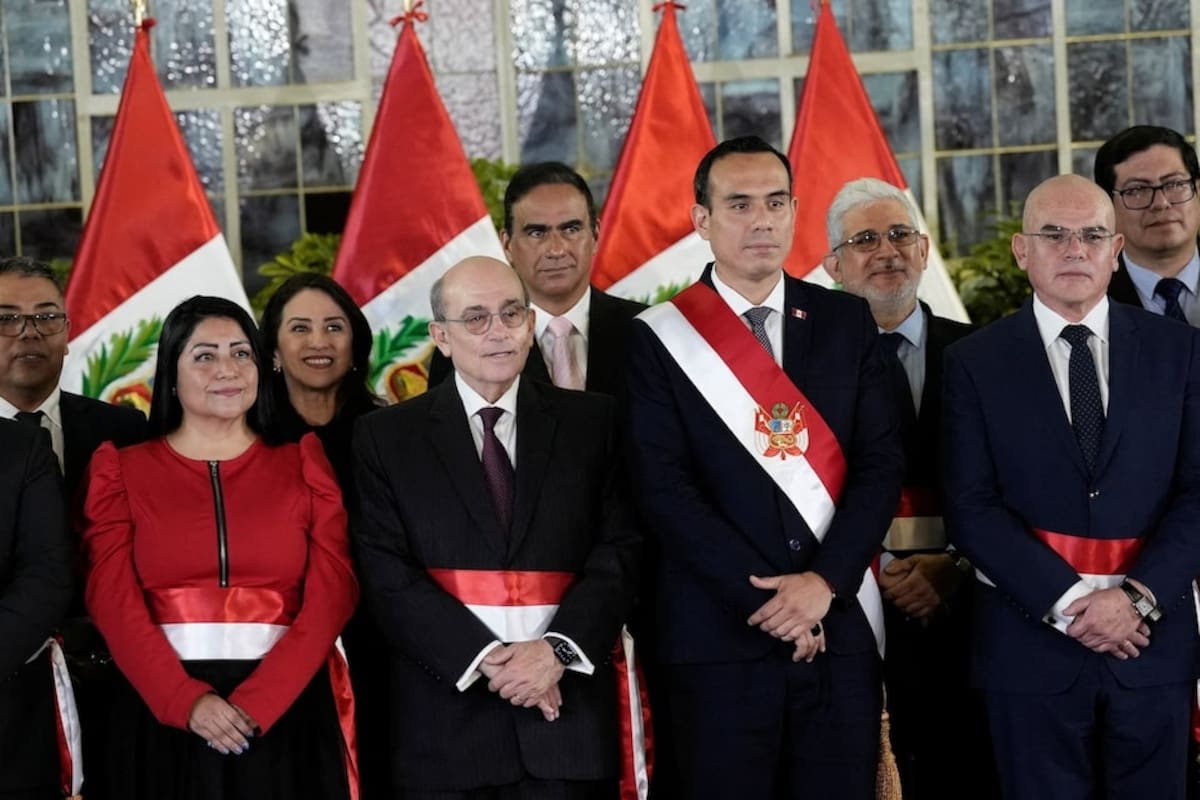 Foto: Reuters
José Jerí junto a su gabinete.