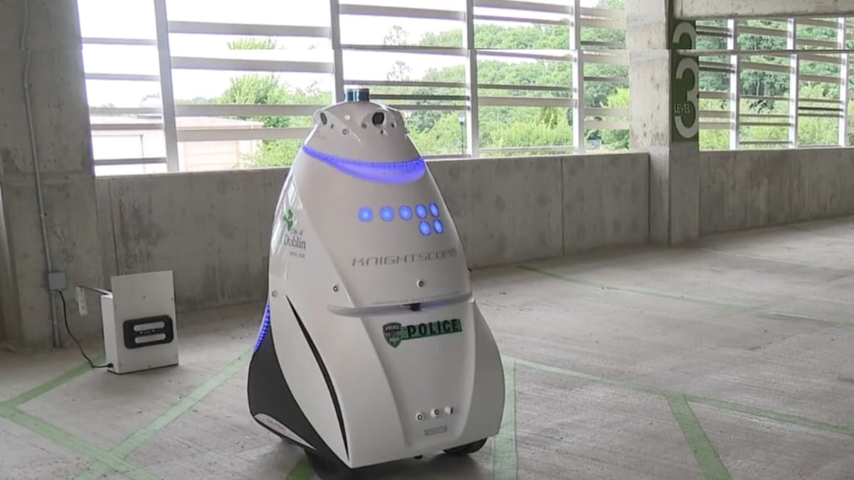 Un robot policía fue despedido luego de costar 1 millón 180 mil pesos y no detectar un solo delito durante casi diez meses de vigilancia en un estacionamiento público