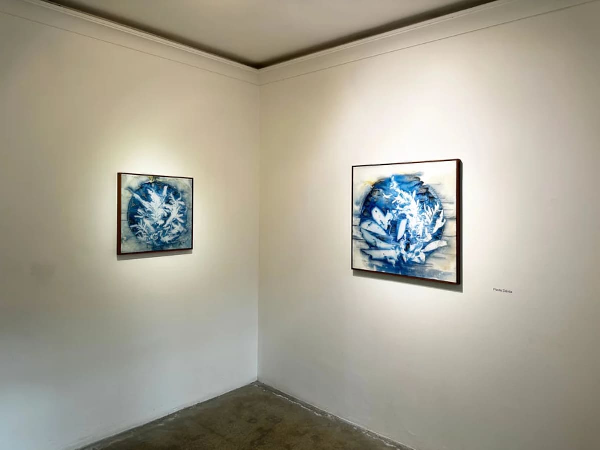 Lo que sigue… Experimentación, procesos, alquimia, exposición colectiva que presenta obras de Paola Dávila. Foto: Artsy.net