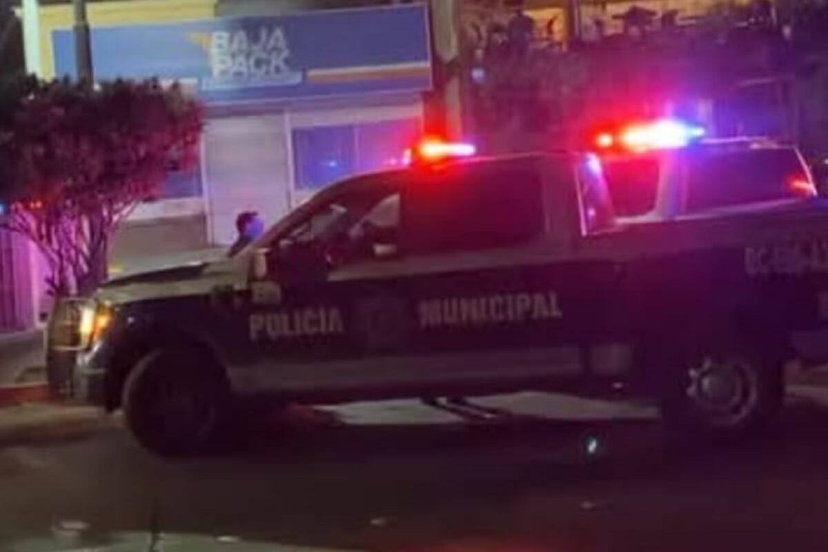 Detienen a dos por presuntamente arrojar bombas molotov