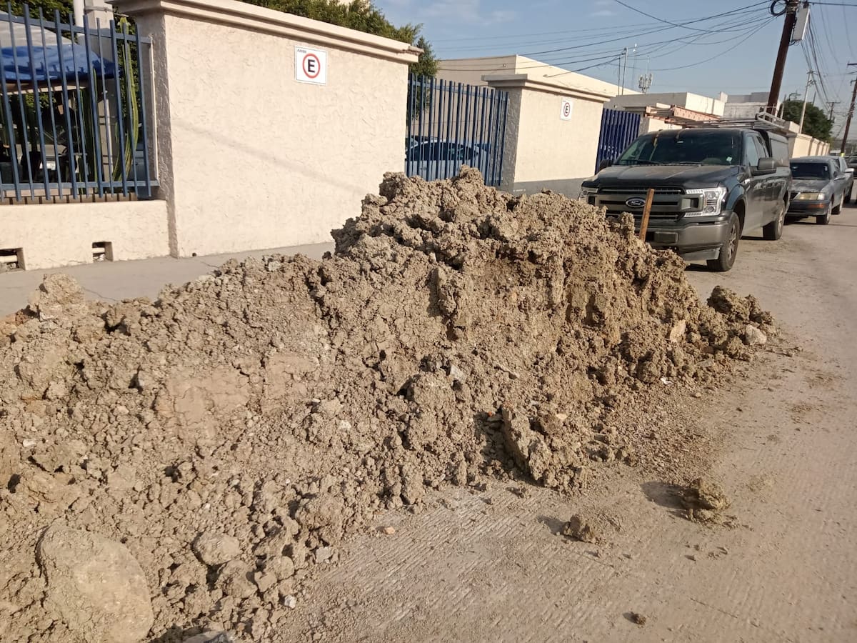 El problema comenzó hace más de cinco meses y durante las últimas semanas se ha agravado debido a la continuidad de los escurrimientos sobre la vialidad. Foto: Cortesía