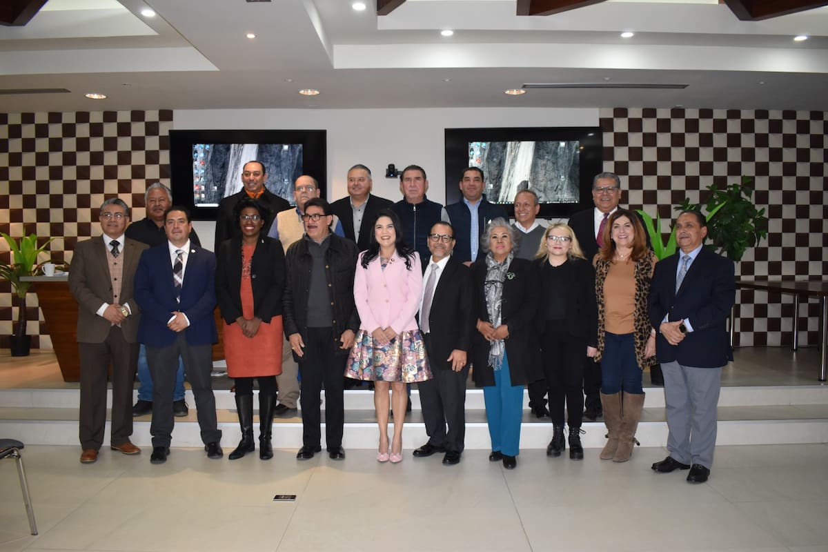 Miguel Ángel Torres toma protesta como presidente de Canacintra en Nogales