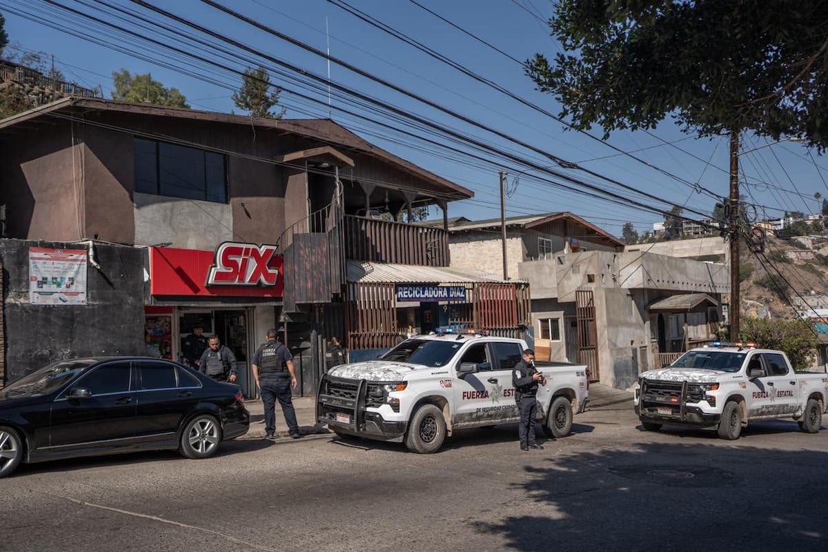 Un menor de 16 años resultó herido de bala y otro joven fue rescatado con vida luego de un operativo en la colonia Buena Vista. Foto: Border Zoom