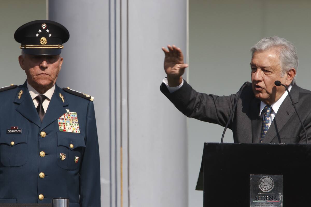 FOTO: Reaparece Salvador Cienfuegos en inauguración del AIFA