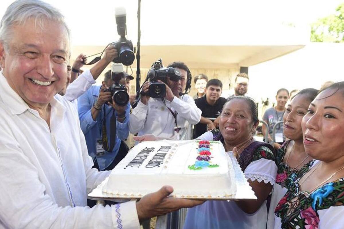 AMLO subastará joyas para construir caminos en México