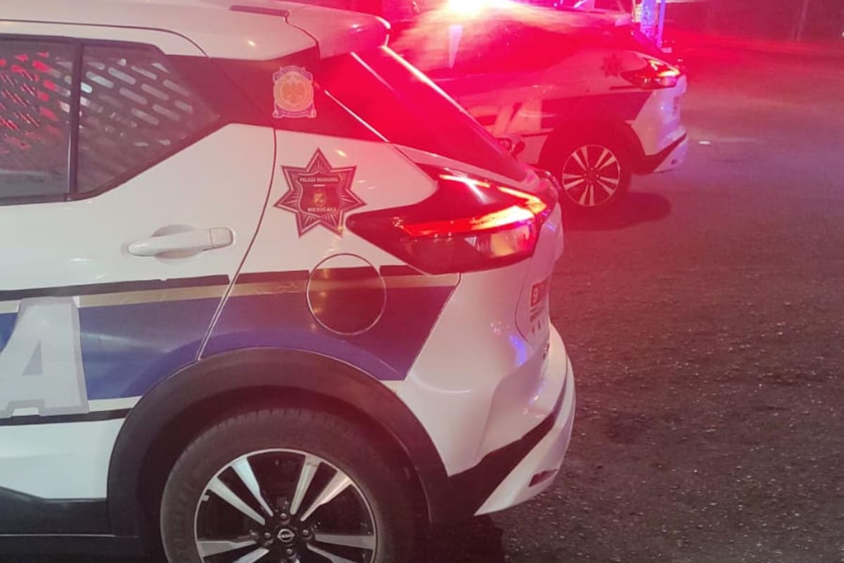 Investigan asalto de padre e hijo por hombres armados en aparente patrulla municipal