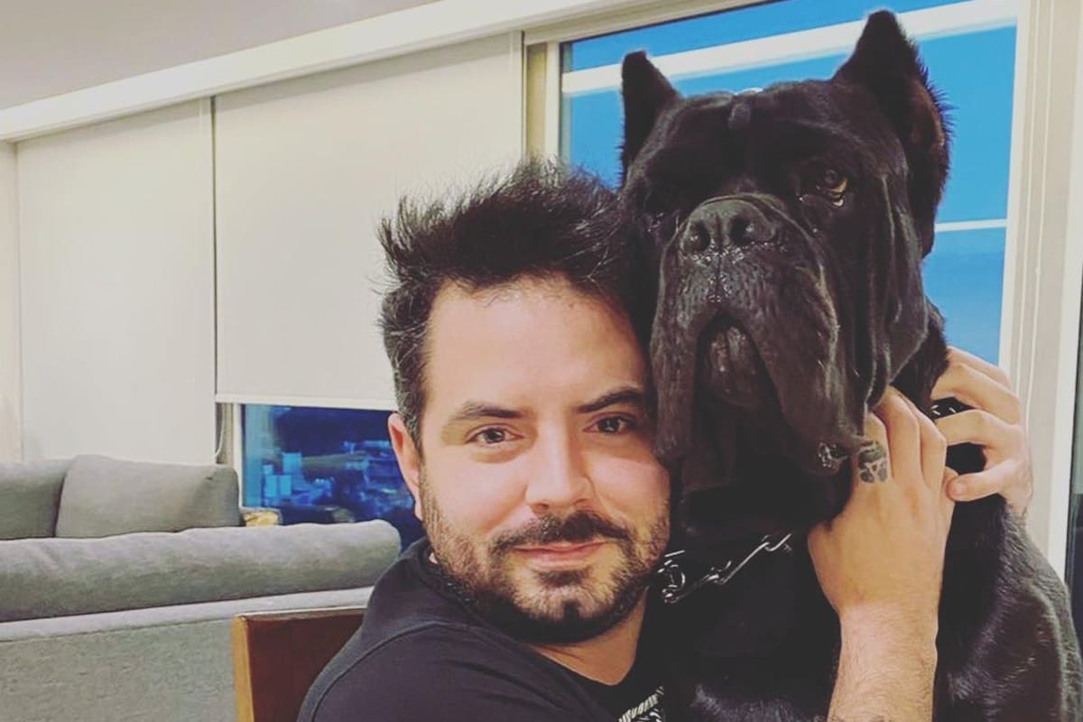 José Eduardo Derbez lleva a su mascota a un antro