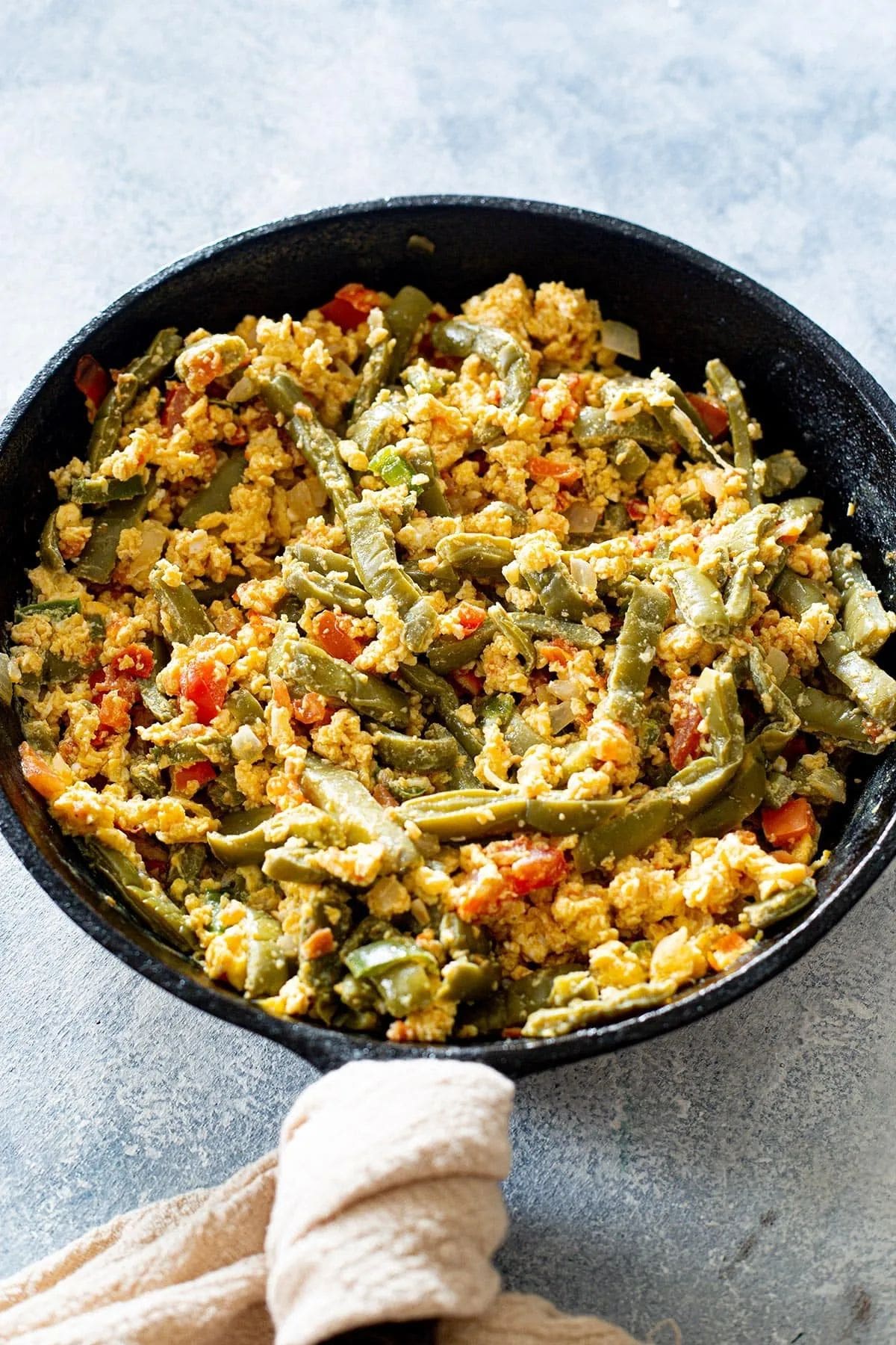 Huevos a la mexicana con nopales y queso panela | Foto: Pinterest