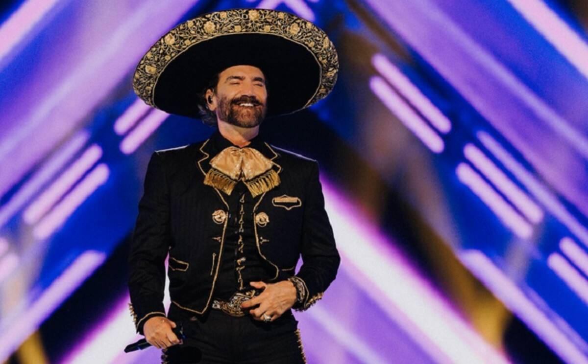 Alejandro Fernández envió una felicitación adelantada a las madres en su día.