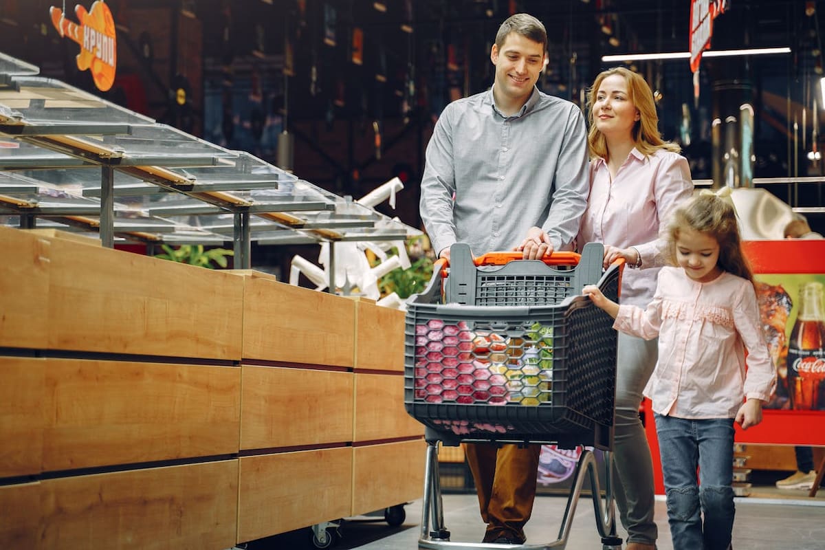 Los mexicanos han cambiado la forma de comprar su despensa, con la posibilidad de hacerlo en línea, aunque persiste un sistema híbrido. | Foto: Pexels