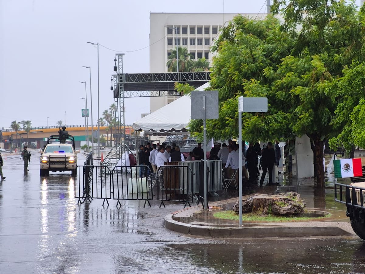 El desfile cívico militar que conmemora el 216 aniversario de la Independencia de México fue cancelado en Hermosillo por constantes precipitaciones. | Crédito: Gamaliel González