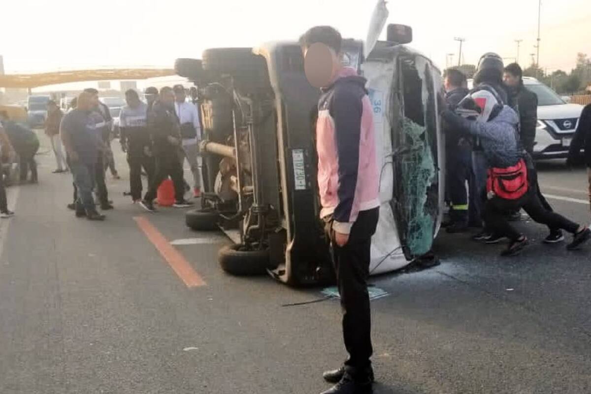 14 heridos deja volcadura de combi en la México-Puebla