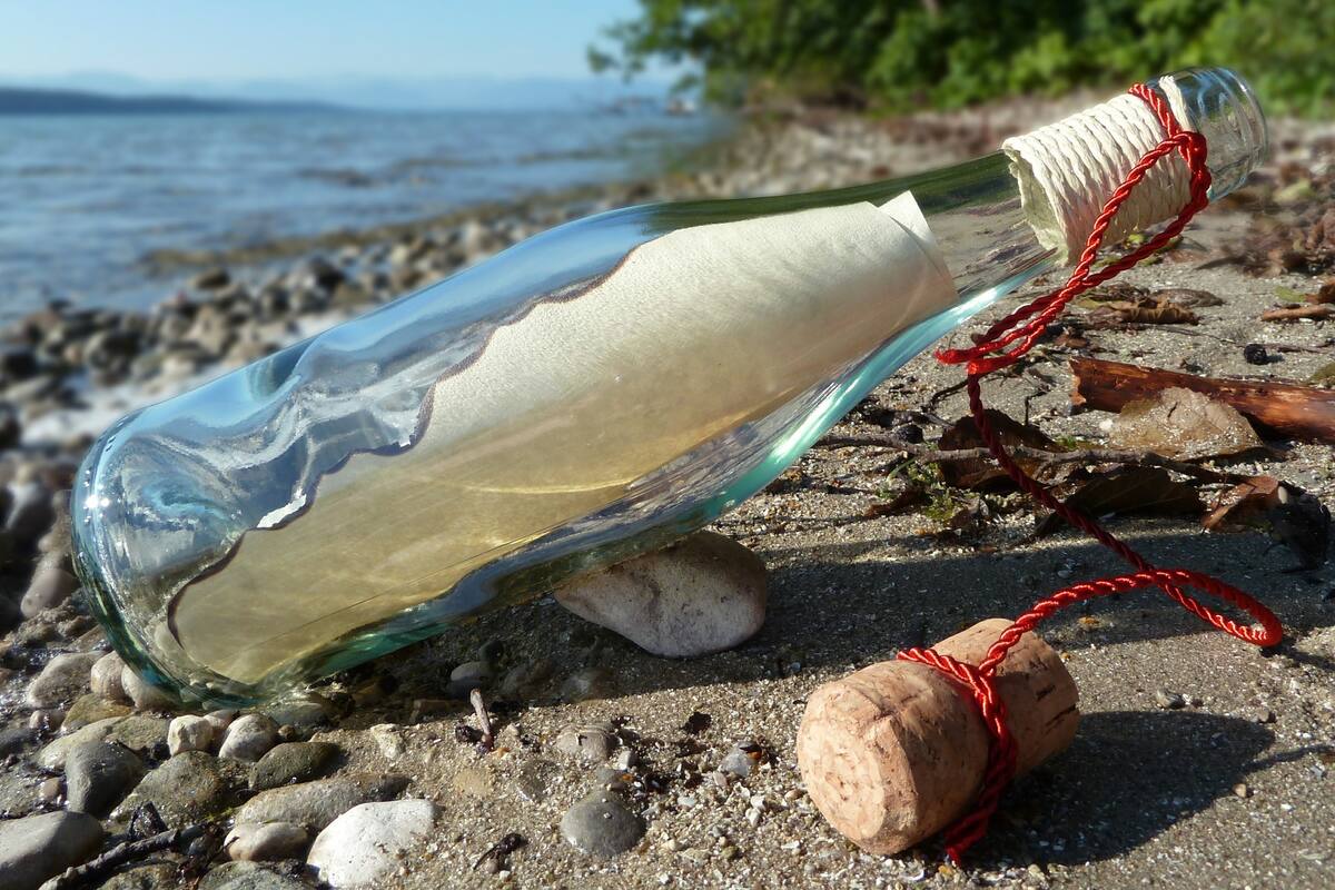 Encuentran nota en una botella arrojada al mar hace 82 años