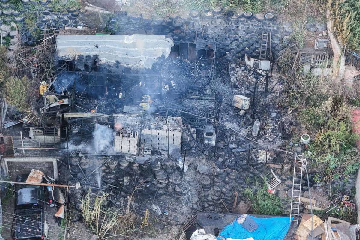 Incendio consume casa en Camino Verde