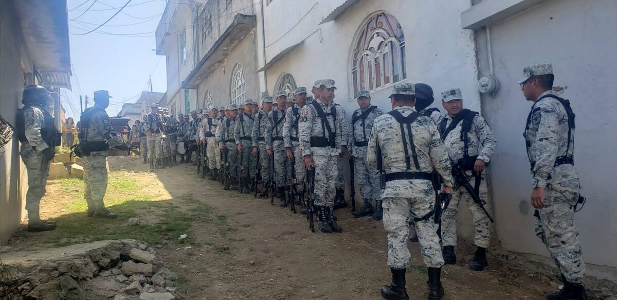 Funeral de Fernando Isaías Pérez López en Altotonga, Veracruz y fotos de Michael Arellano, sexto militar identificado