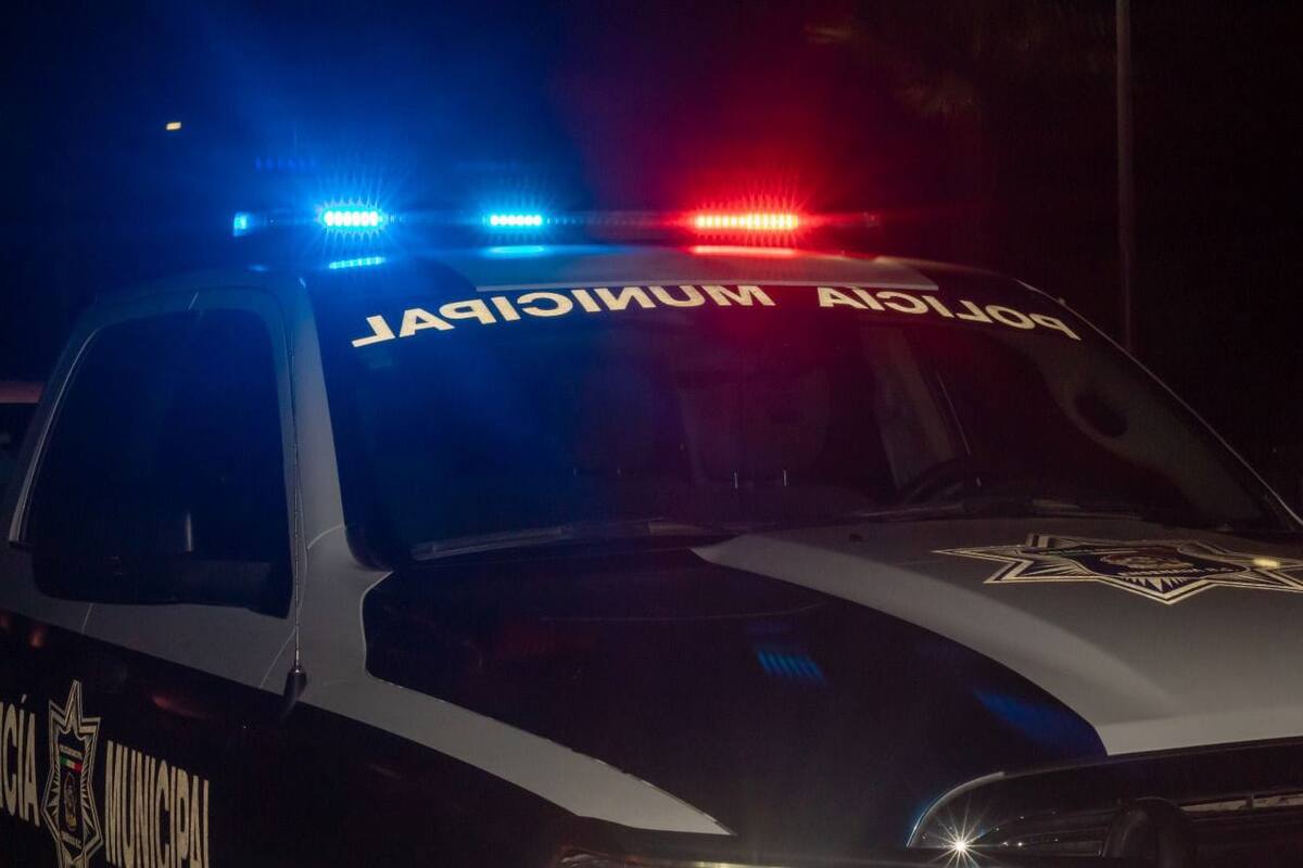 Pareja asalta a un conductor de Didi en una plaza en Ensenada