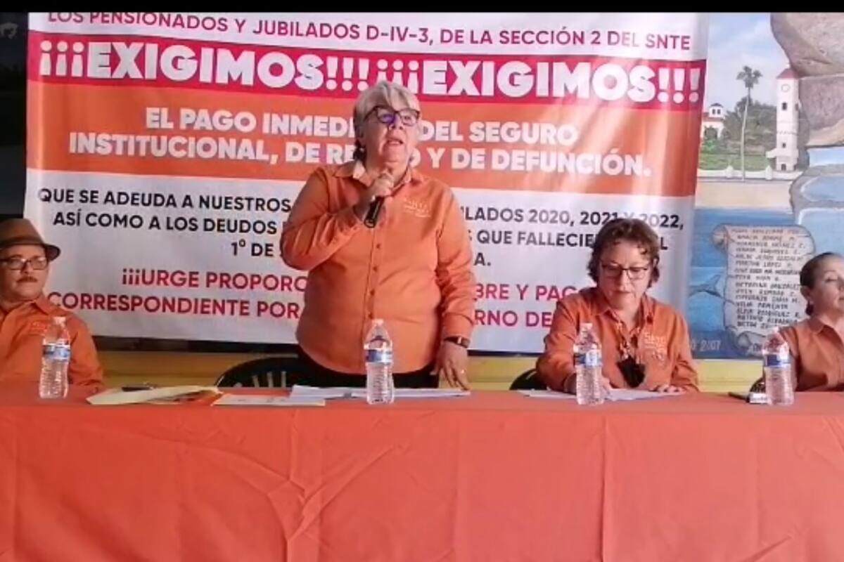 Maestros jubilados del SNTE exigen pago de seguros