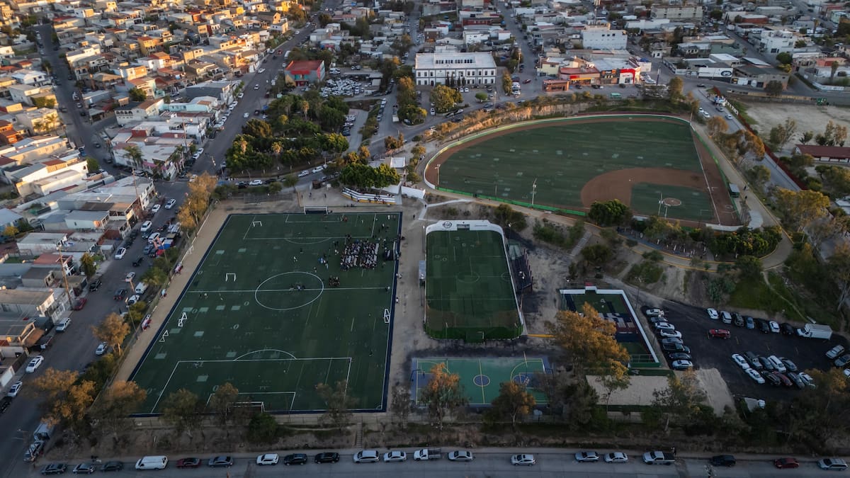 La obra incluyó mejoras en canchas deportivas, sanitarios, andadores y áreas de servicio. Foto: Cortesía