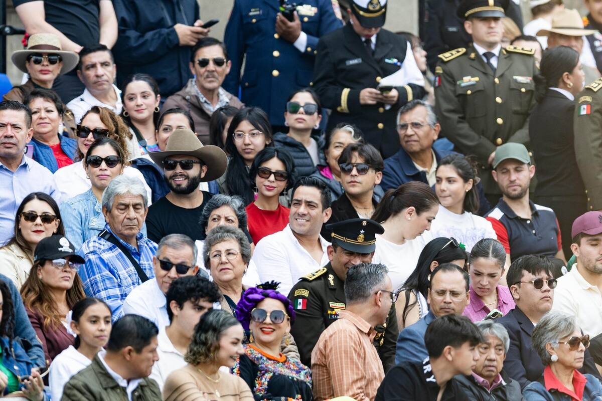 CIUDAD DE MÉXICO, Military Parade/Desfile Militar.- La cantante Ángela Aguilar y su esposo Christian Nodal asisten al Desfile Militar 2024. Lunes 16 septiembre 2024. Foto: Agencia EL UNIVERSAL/Hugo Salvador/LCG.