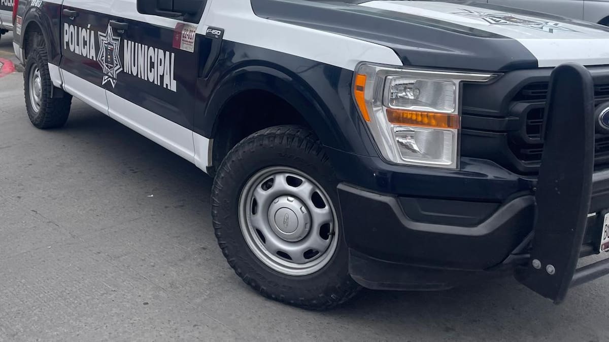 Michoacán: policías municipales escapan y abandonan patrullas y armamento ante operativo de la Fiscalía