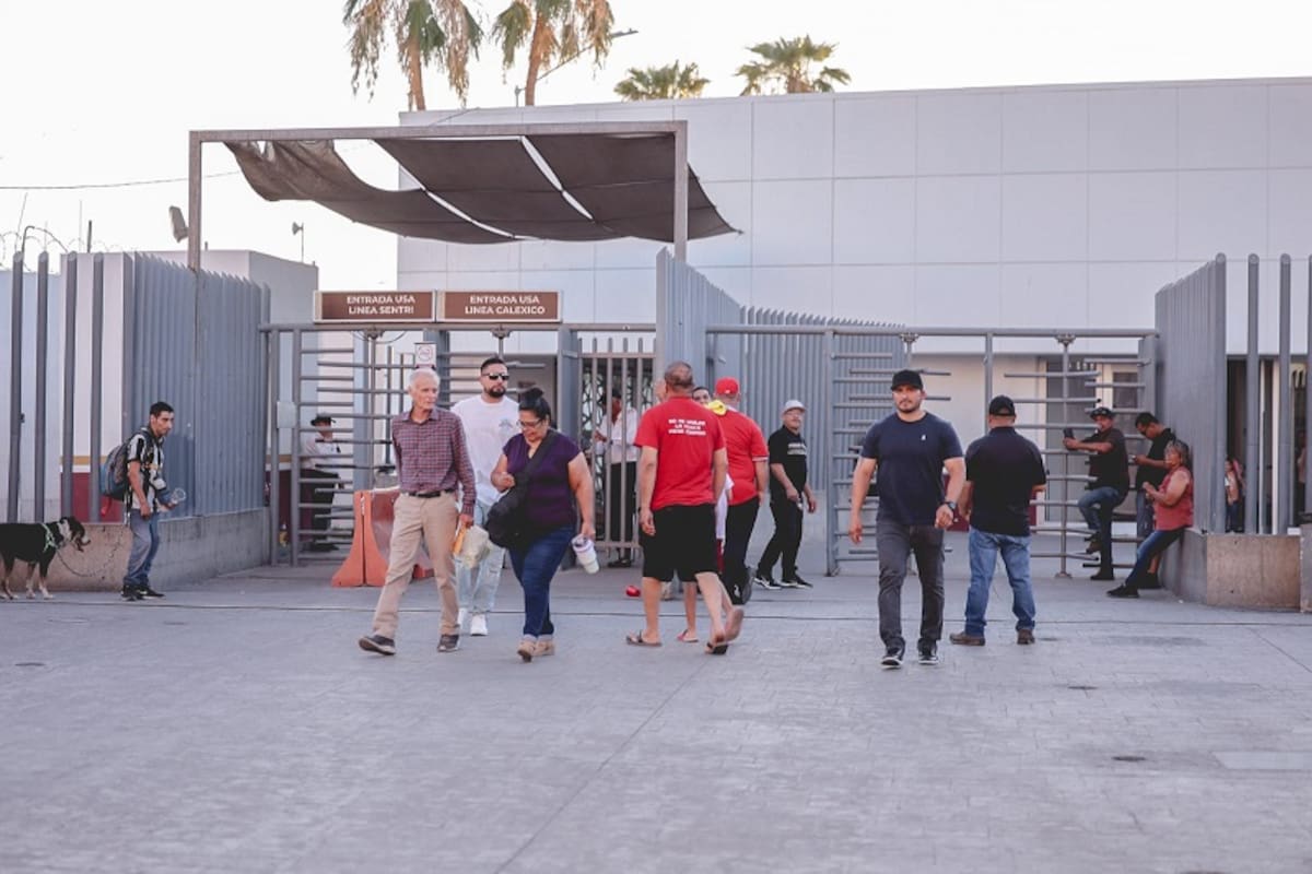 Largas filas en garita Centro; cruce por Calexico Este, más rápido