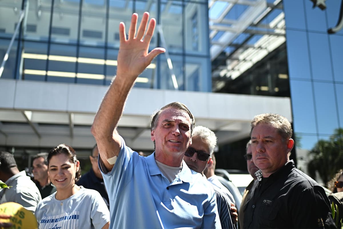 Bolsonaro recibe el alta hospitalaria tras tres semanas internado por oclusión intestinal
