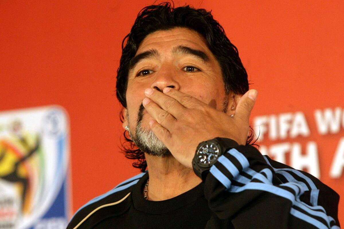 Amplían fiscales lista de sospechosos en muerte de Maradona
