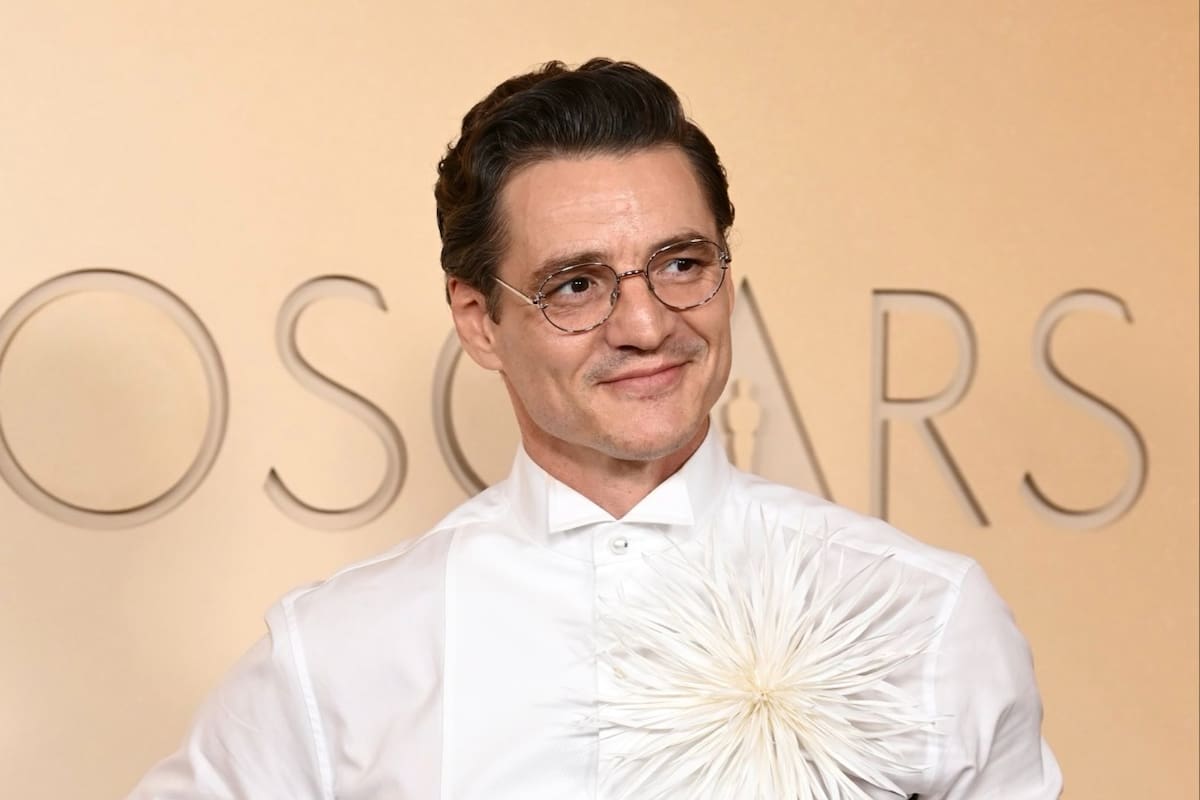 Pedro Pascal aparece sin barba en la alfombra roja de los Oscar 2026