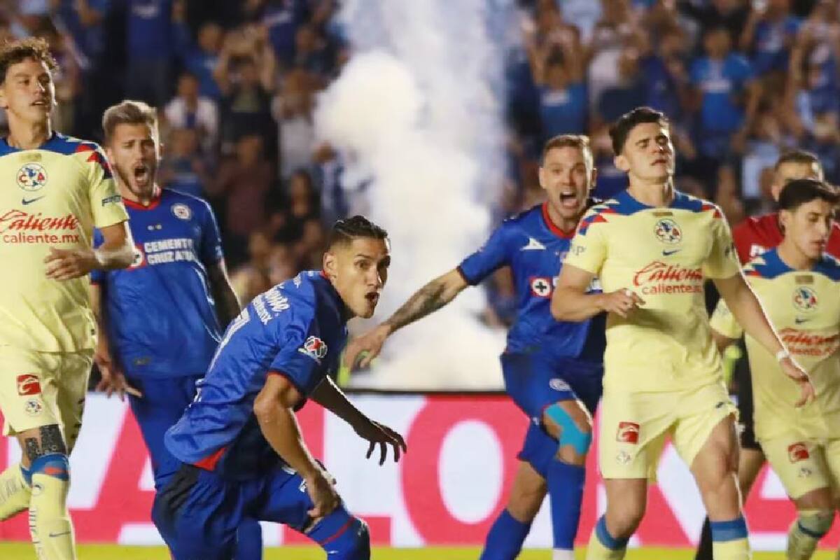 VIDEO: Aficionado del América y su hijo son obligados tirar a la basura la playera del América