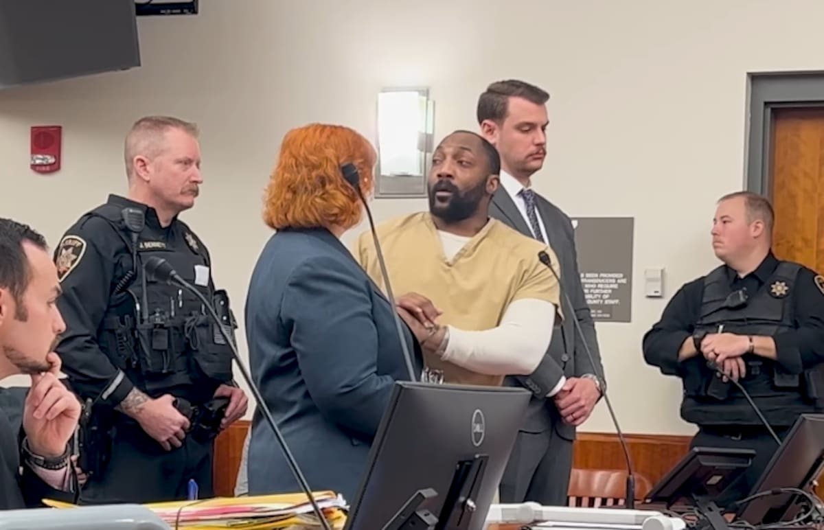 Foto: Captura de video.
Shah Powell recibiendo la lectura de su condena de 50 años de prisión.