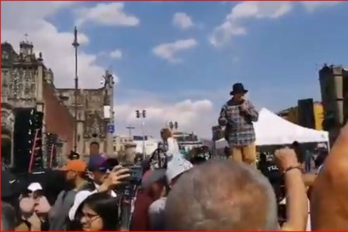 Se arma confrontamiento en el Zócalo durante caravana de Sicilia y LeBarón