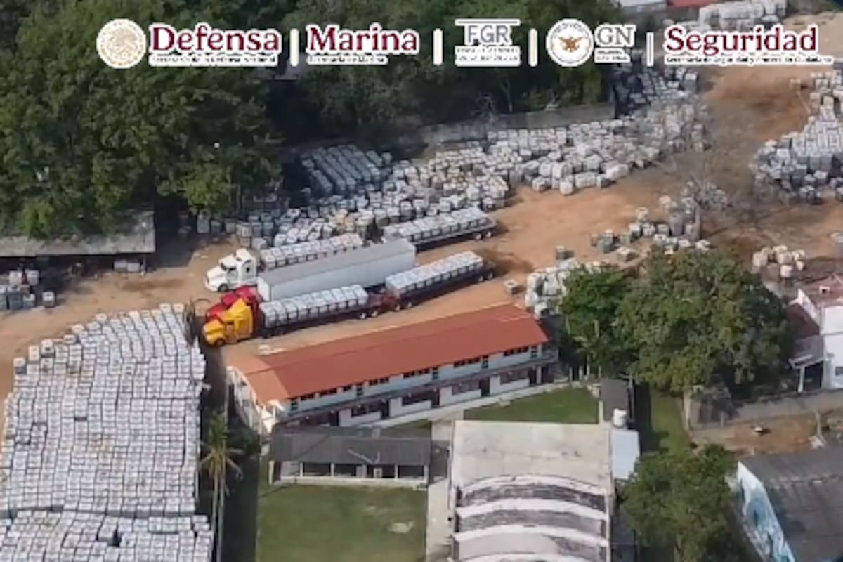 Decomisan centro de almacenamiento de huachicol en Tabasco