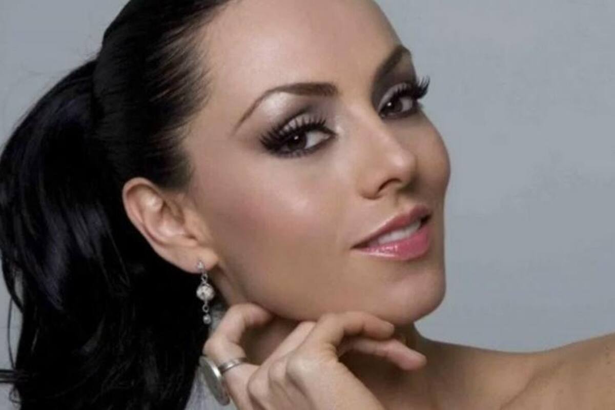 Ivonne Montero se sube el vestido y supera error con Himno Nacional