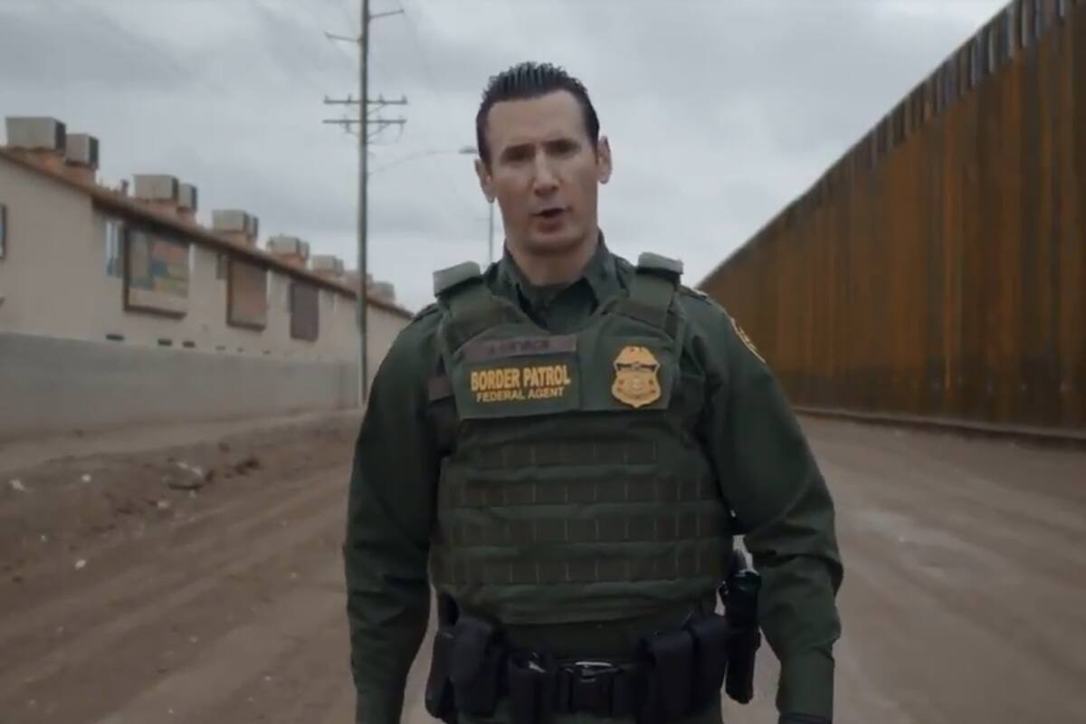 Migrante que escaló muro en video viral fue detenido