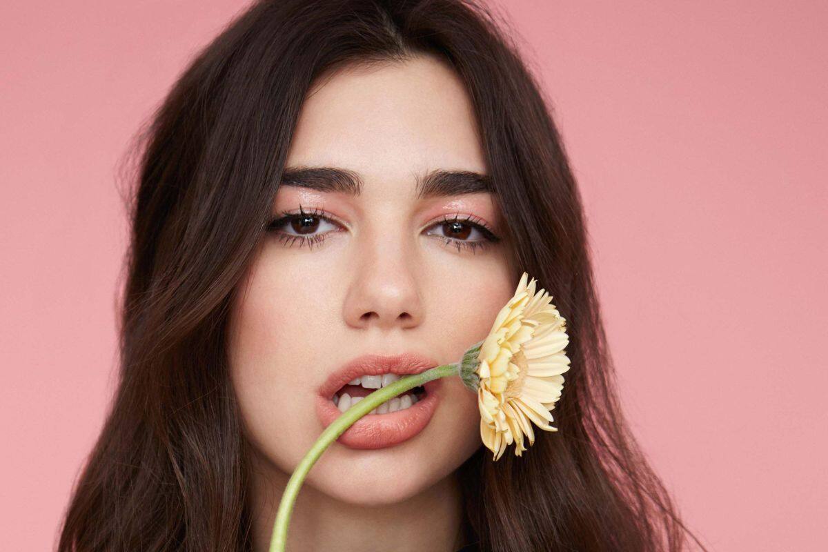 Dua Lipa se transforma en un personaje de anime gracias a la IA