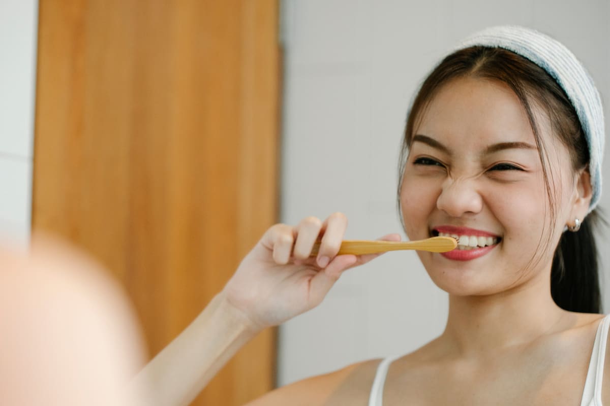 ¿Antes o después del desayuno? El debate sobre el momento ideal para cepillarse los dientes