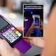Joven graba un concierto con terminal de tarjetas tras olvidar su celular y se vuelve viral